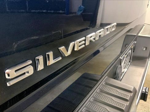 Used 2022 Chevrolet Silverado 1500 LT AWD/4WD image 8