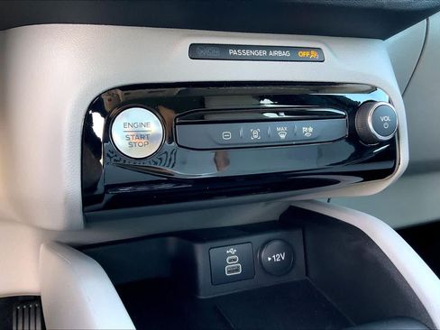 Used 2025 Ford Escape SE FWD image 57