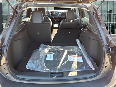 New 2026 Nissan Kicks SR w/ Cold Weather Package image 12