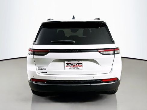 Used 2023 Jeep Grand Cherokee Altitude AWD/4WD image 6