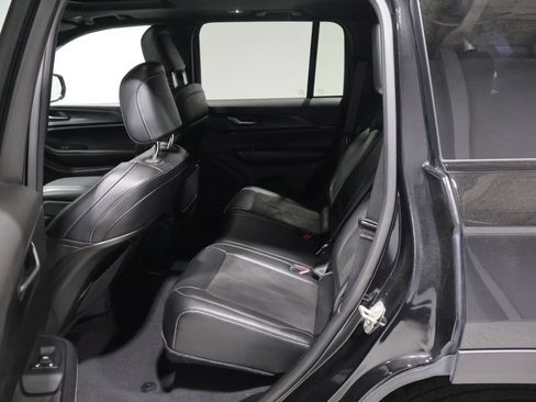 Used 2023 Jeep Grand Cherokee Altitude AWD/4WD image 18