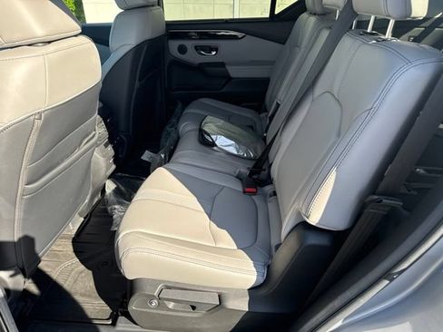 Used 2025 Honda Pilot EX-L image 19