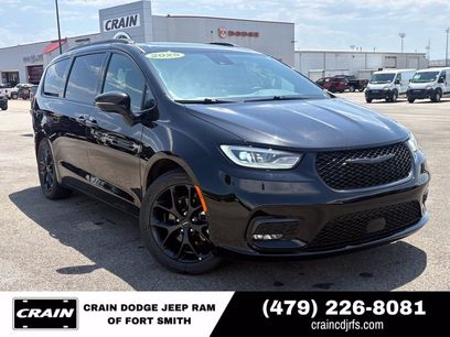 Used 2025 Chrysler Pacifica Limited