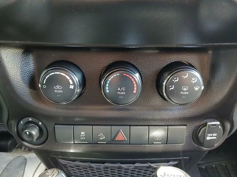 Used 2018 Jeep Wrangler Sahara w/ Connectivity Group image 22