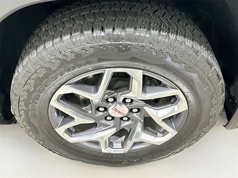 Used 2025 GMC Sierra 1500 SLT image 32