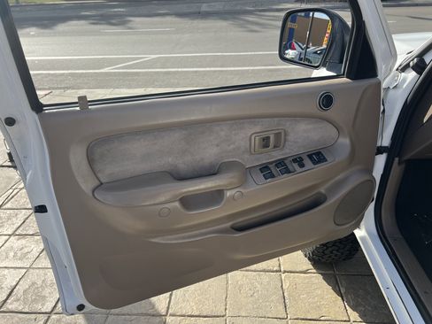Used 2002 Toyota Tacoma PreRunner image 15