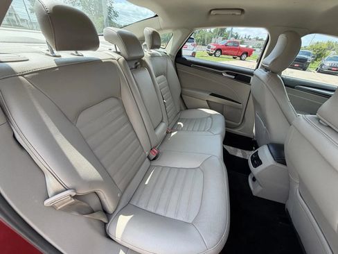 Used 2017 Ford Fusion SE w/ Fusion SE Technology Package FWD image 17