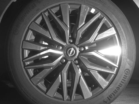 Used 2025 Nissan Altima 2.5 SV FWD image 12