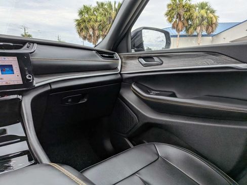 New 2026 Jeep Grand Cherokee L Limited AWD/4WD image 17