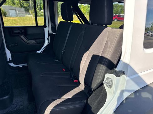Used 2018 Jeep Wrangler Unlimited Sport AWD/4WD image 18