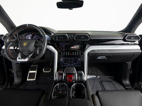 Used 2022 Lamborghini Urus image 28
