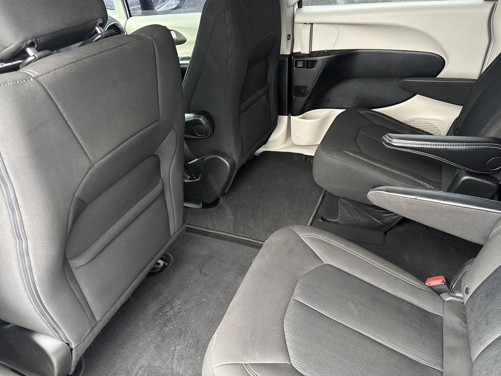 Used 2022 Chrysler Voyager LX FWD image 32