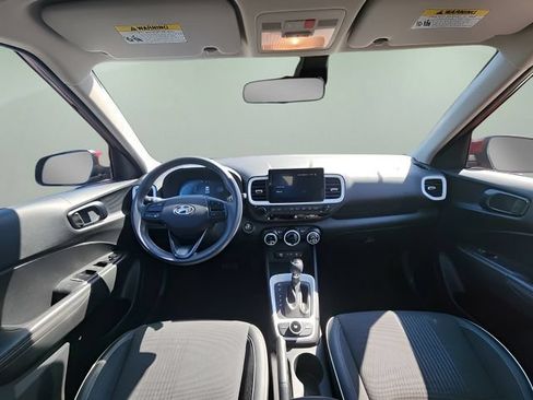 Used 2024 Hyundai Venue Limited FWD image 19