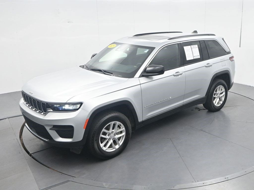 Used 2025 Jeep Grand Cherokee Laredo X AWD/4WD image 25