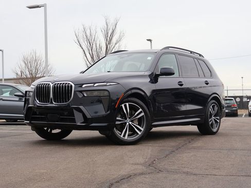 Used 2023 BMW X7 xDrive40i w/ M Sport Package AWD/4WD image 1