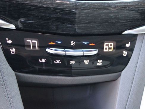 Used 2021 Cadillac XT6 Premium Luxury image 18