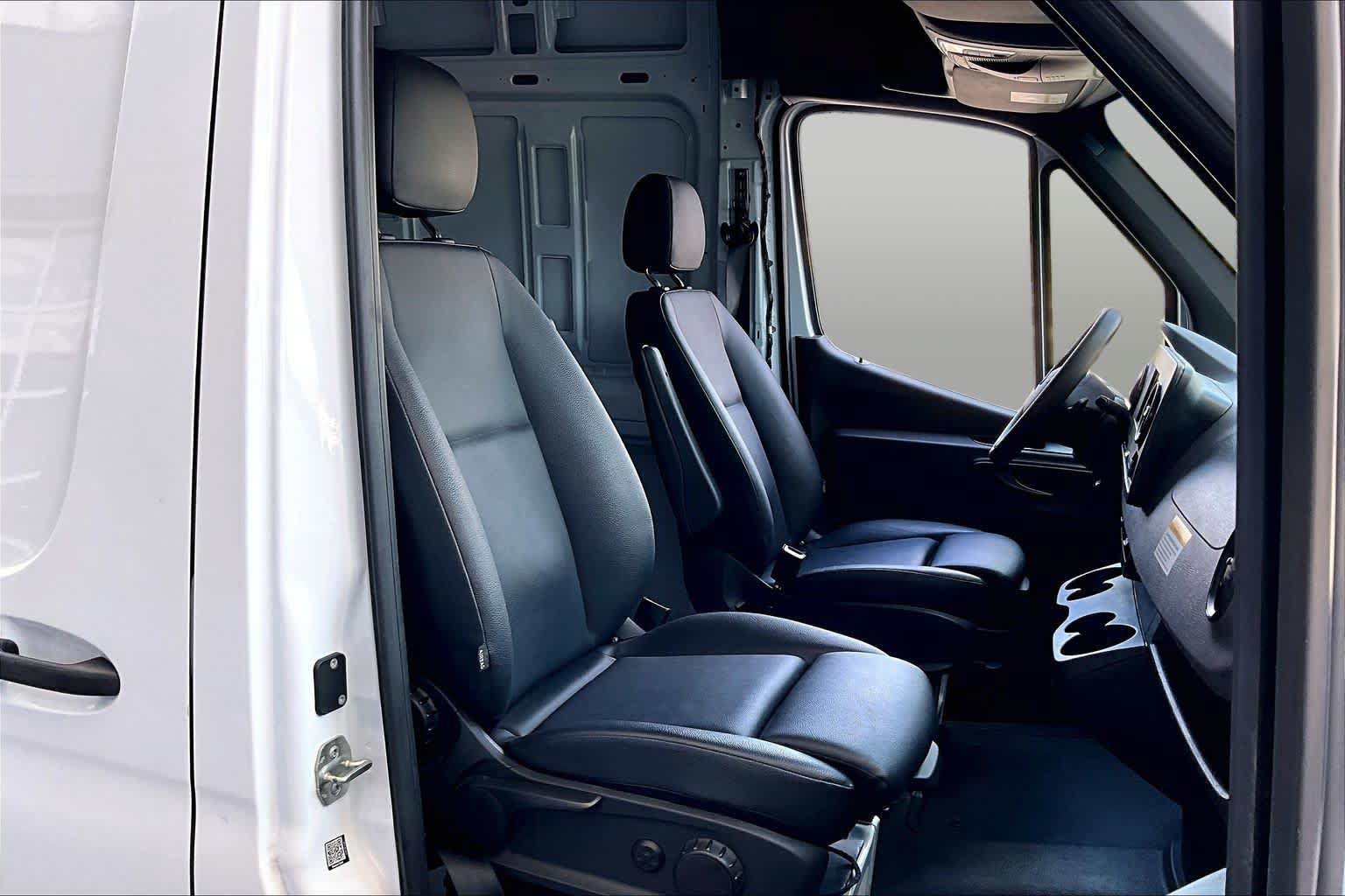 Used 2024 Mercedes-Benz Sprinter 3500 image 9