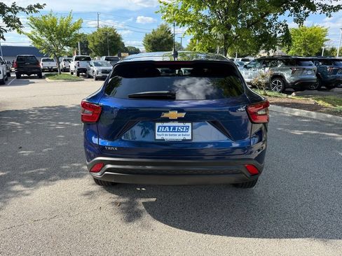 Used 2024 Chevrolet Trax LS w/ Driver Confidence Package FWD image 4