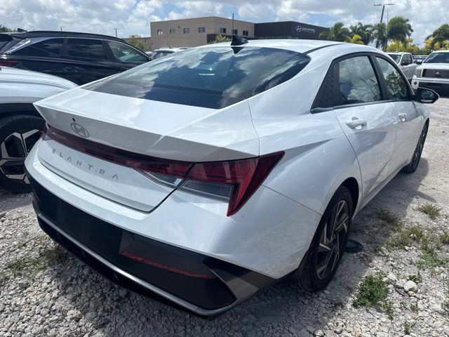 Certified 2024 Hyundai Elantra SEL w/ Convenience Package FWD image 6