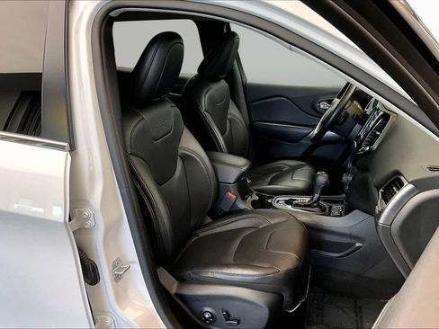 Used 2020 Jeep Cherokee Limited FWD image 9