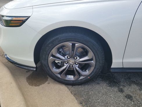 New 2026 Honda Accord EX-L image 9
