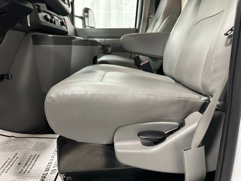 Used 2024 Ford E-350 and Econoline 350 Super Duty image 13