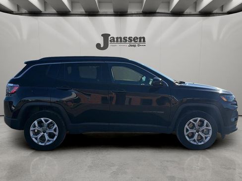 Used 2025 Jeep Compass Latitude image 5