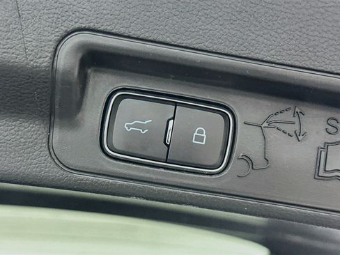 Used 2025 Ford Explorer ST RWD image 32