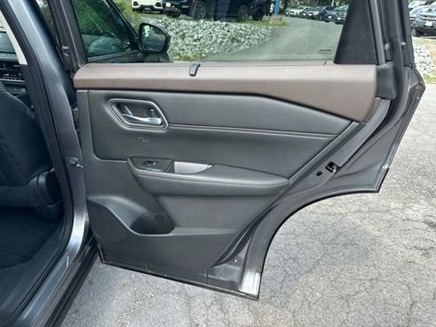 Used 2021 Nissan Rogue SV w/ Premium Package FWD image 18