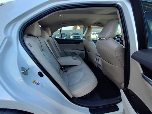 Used 2018 Toyota Camry XLE image 39