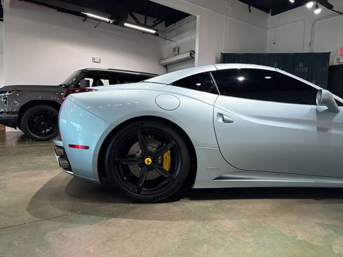 Used 2013 Ferrari California image 10