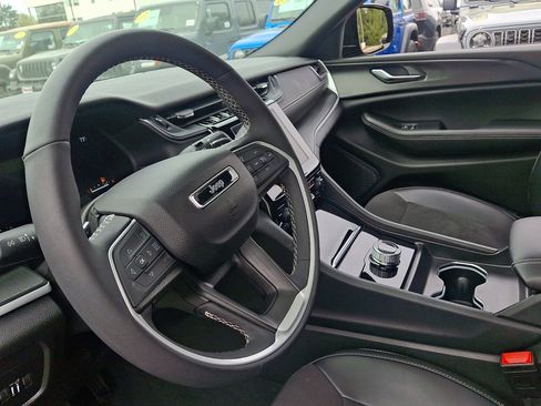 Used 2024 Jeep Grand Cherokee L Altitude image 25