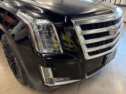 Used 2016 Cadillac Escalade ESV Premium AWD/4WD image 18