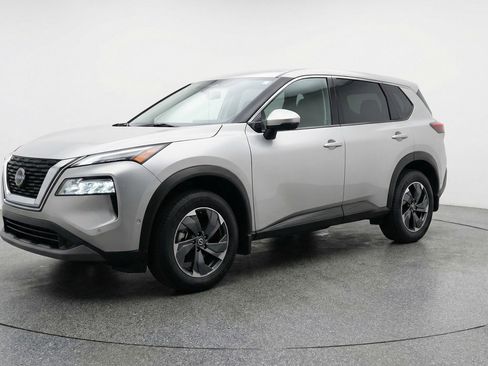 Used 2025 Nissan Rogue SV image 3