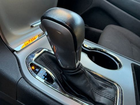 Used 2020 Jeep Grand Cherokee Laredo image 21