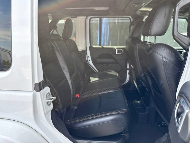 Used 2022 Jeep Wrangler Unlimited Sahara AWD/4WD image 11