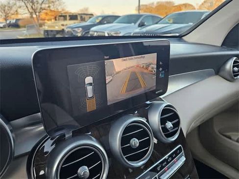 Used 2021 Mercedes-Benz GLC 300 image 29
