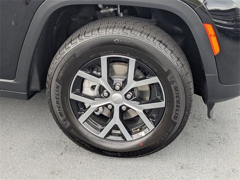 New 2025 Jeep Grand Cherokee Limited image 11