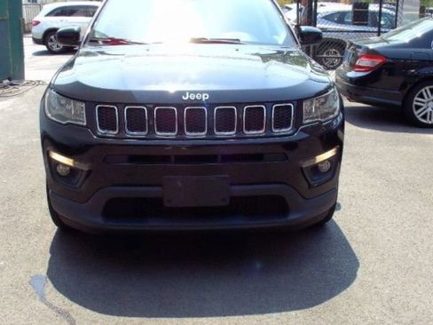 Used 2018 Jeep Compass Latitude w/ Safe & Security Group AWD/4WD image 9