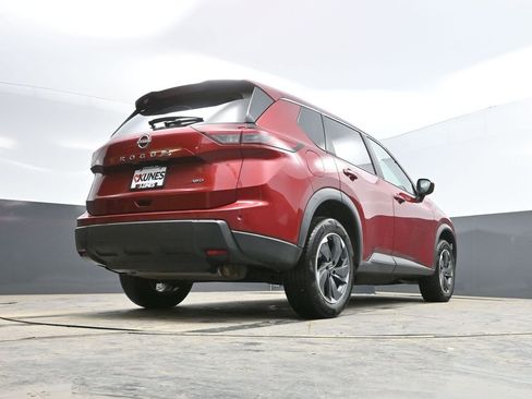 Used 2025 Nissan Rogue SV image 30