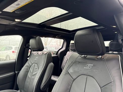 New 2026 Chrysler Pacifica Limited image 28