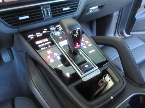 Used 2023 Porsche Cayenne AWD/4WD image 53