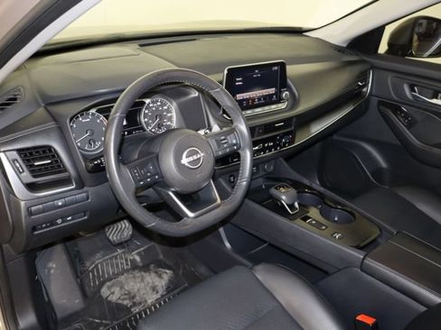 Used 2024 Nissan Rogue SV w/ SV Premium Package FWD image 27