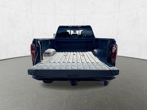 Used 2024 GMC Sierra 2500 AT4 w/ Technology Package AWD/4WD image 10
