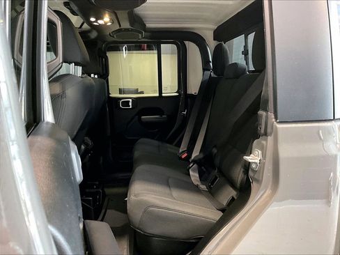 Used 2021 Jeep Gladiator Willys image 22