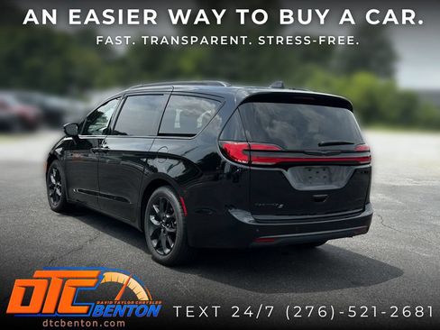 Used 2025 Chrysler Pacifica Limited FWD image 5