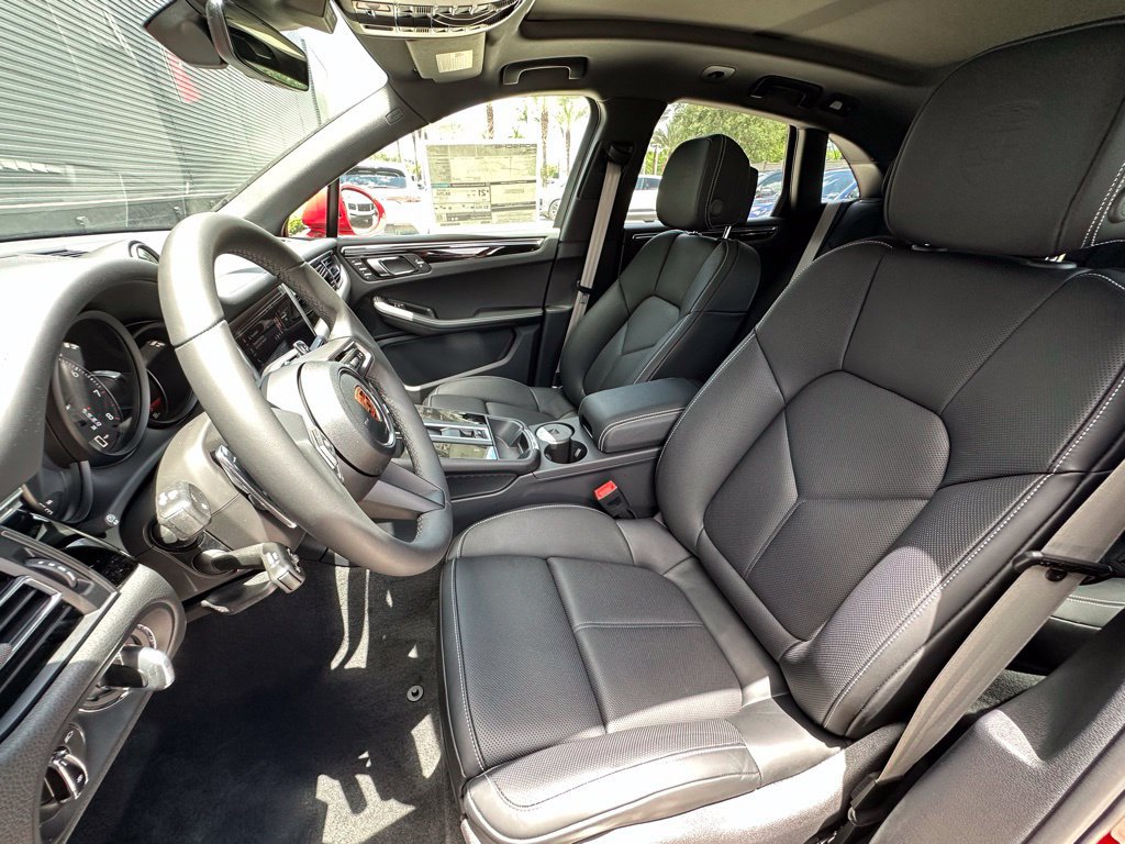 Used 2026 Porsche Macan AWD/4WD image 5