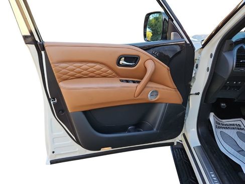 Used 2024 INFINITI QX80 Sensory image 9