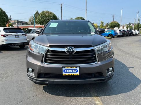 Used 2014 Toyota Highlander Limited w/ Driver Technology Package AWD/4WD image 2