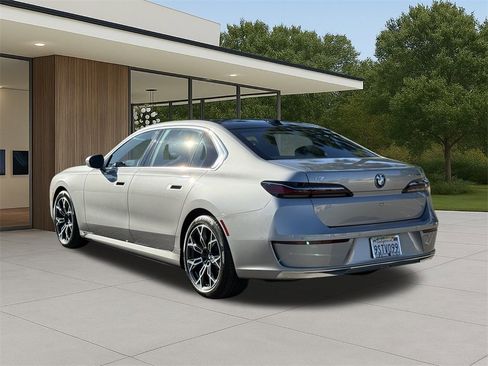 Used 2025 BMW i7 eDrive50 image 10